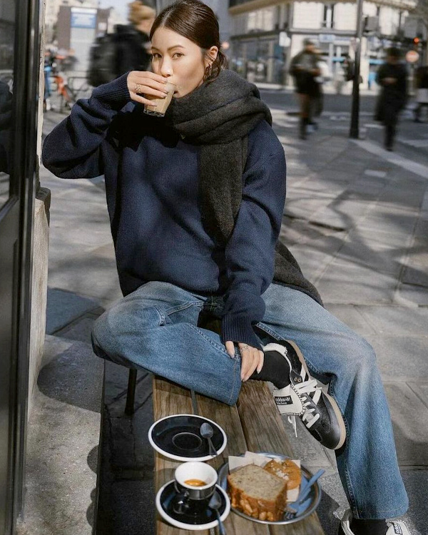 Cozy Oversized Sweater with Wide-Leg Jeans — Winter School Outfits