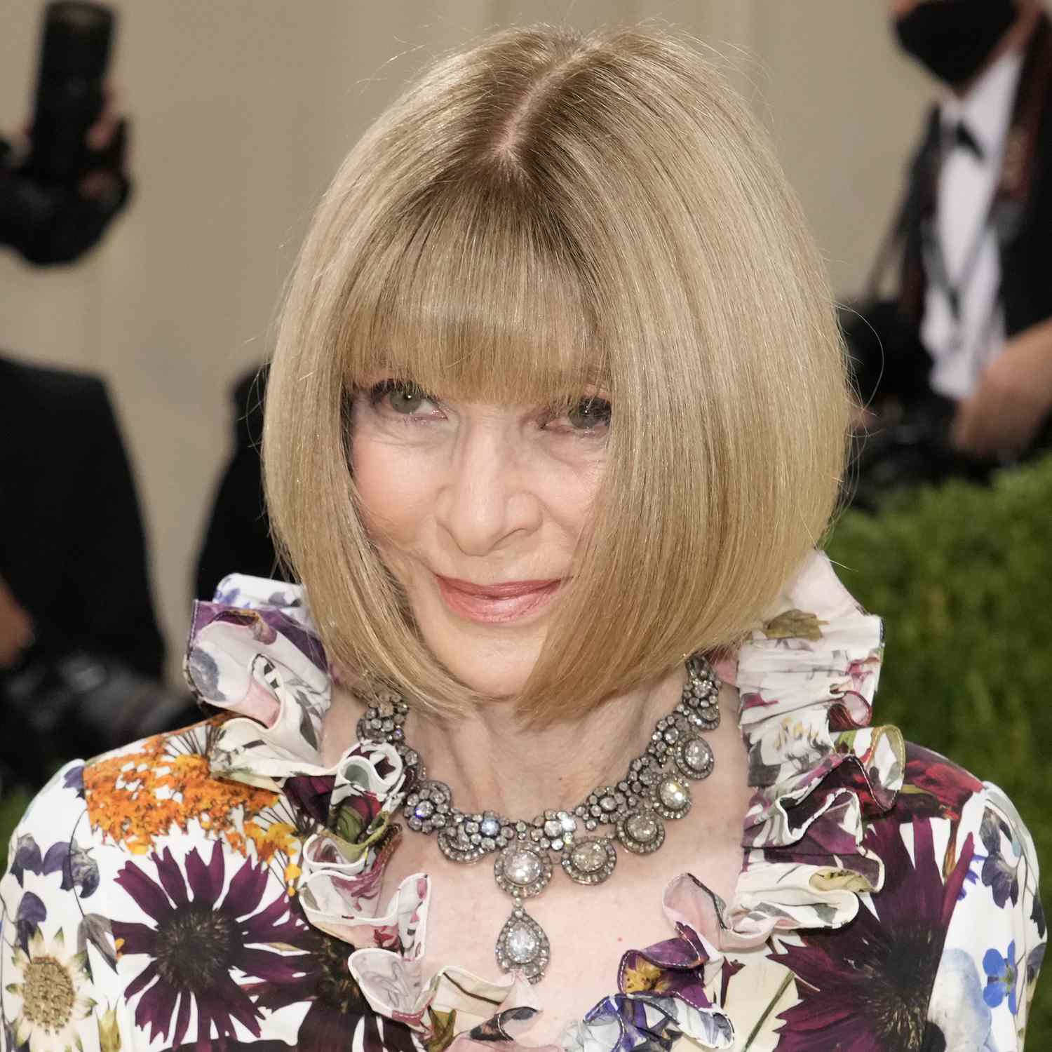 Chin Ash Blonde Blunt Bob With Bangs Chin Ash Blonde Blunt Bob With Bangs β Winter Hairstyles for Women Over 50