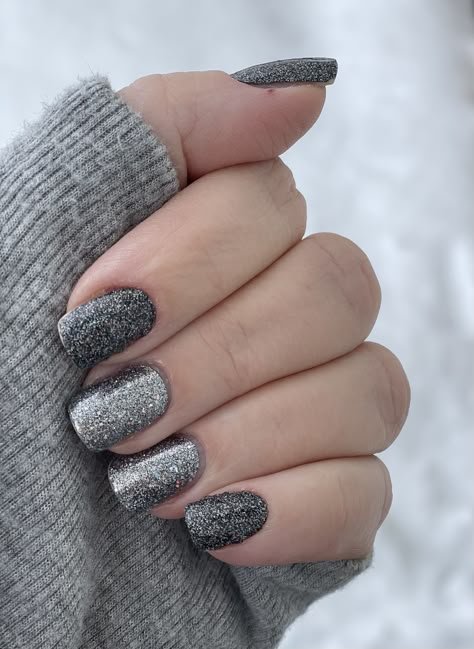 Glitter Visual Idea — Winter Gray Nails