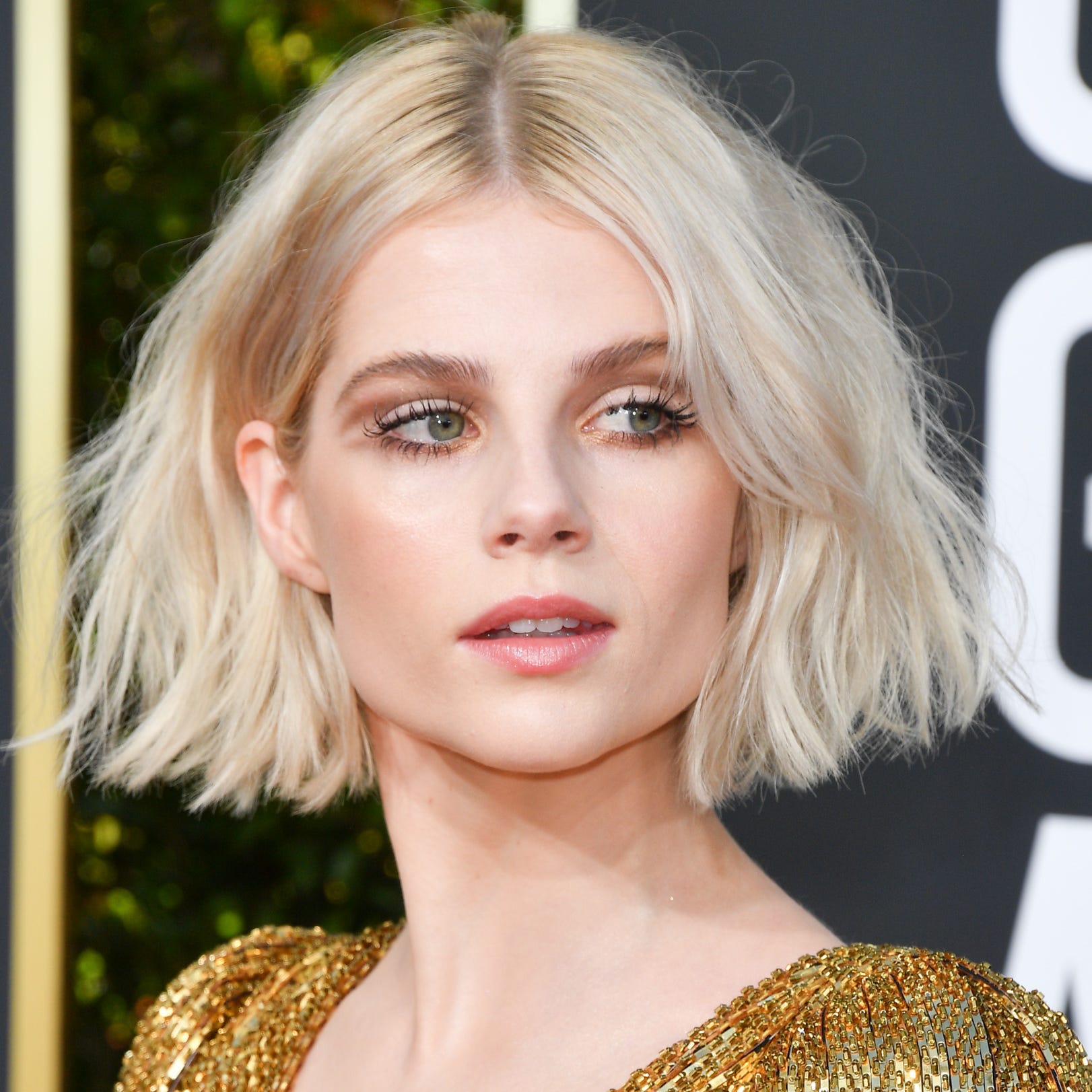 Textured Collarbone Bob With Loose Waves — Short Winter Haircuts