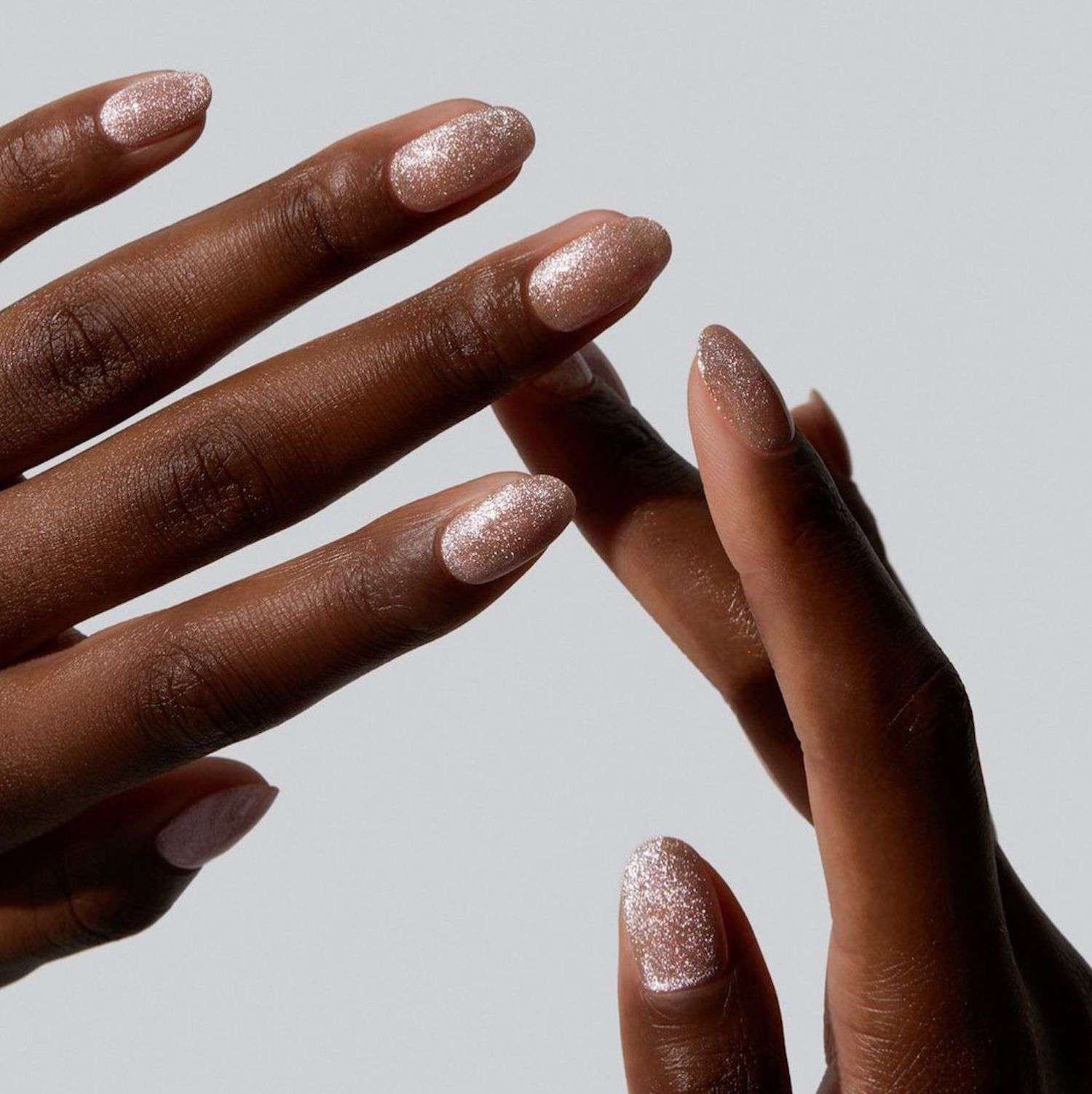 Pale Pink All-Over Glitter Medium Oval — Winter Champagne Nails