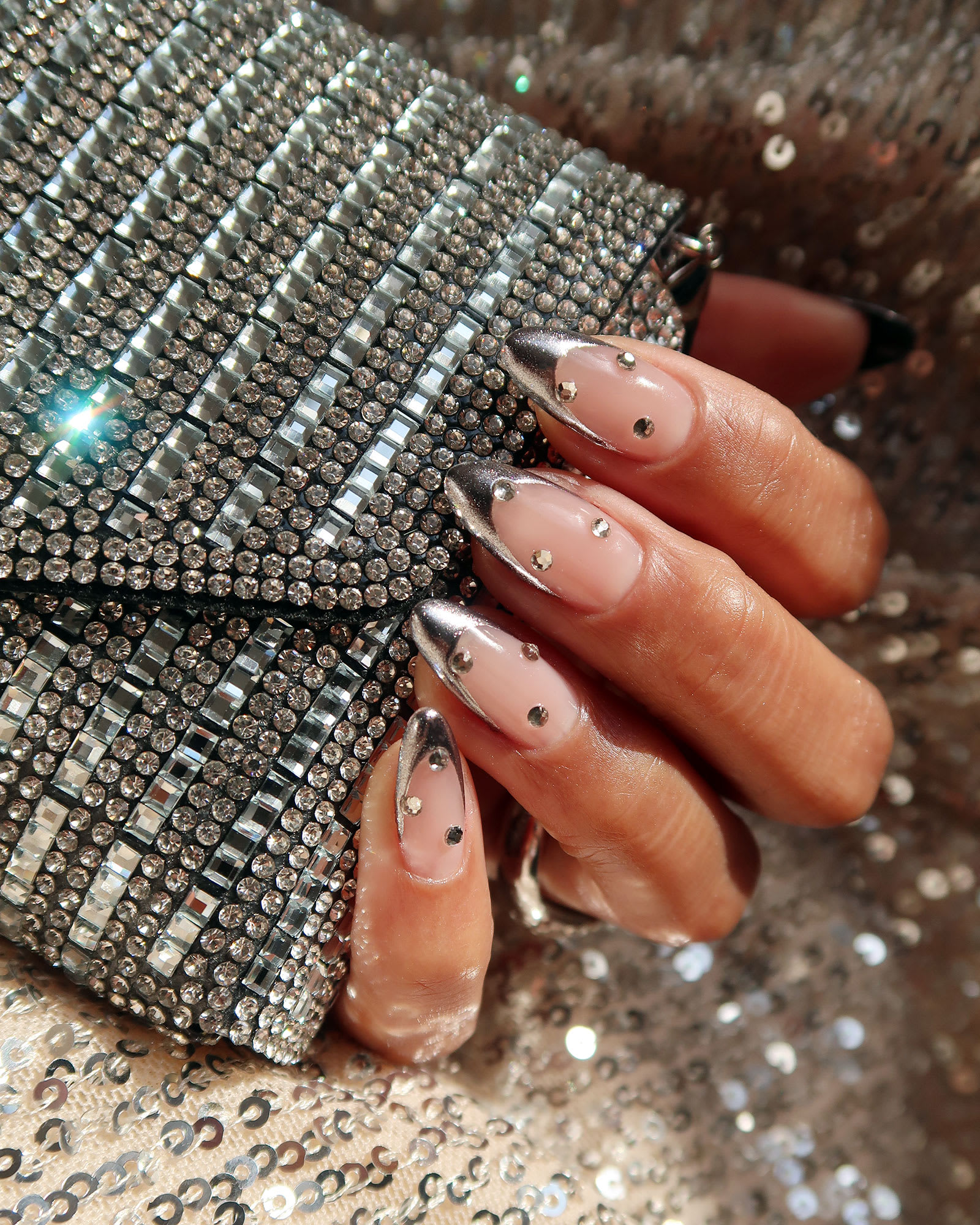 Chrome Glossy Visual Idea Chrome Glossy Visual Idea β Silver Chrome Nails