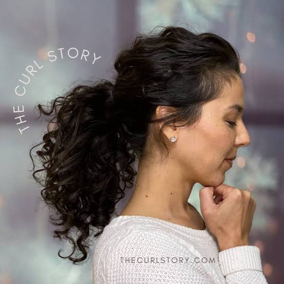 Voluminous Curly Ponytail — Cute Winter Hairstyles