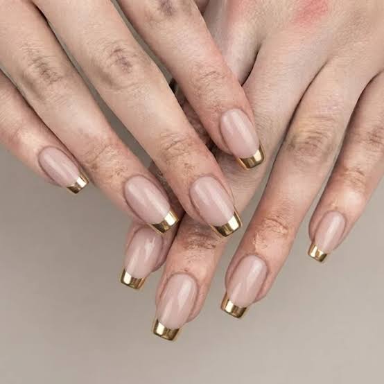 Pale Nude Gold Line Oval Nails Pale Nude Gold Line Oval Nails β Classy New Years Nails 2027