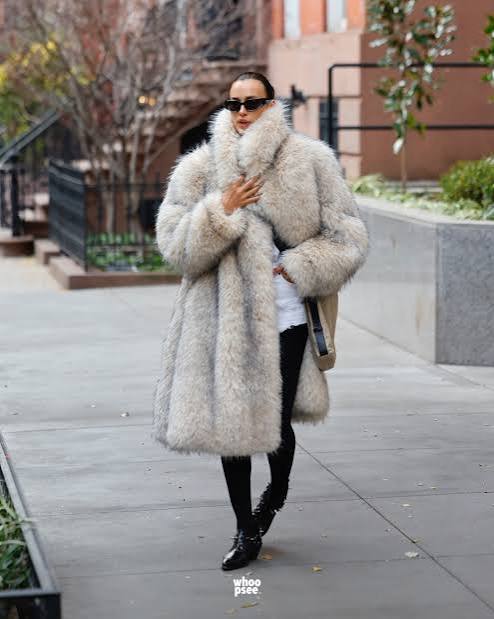 Voluminous Light Grey Faux Fur Maxi Coat for Dramatic Winter Looks Voluminous Light Grey Faux Fur Maxi Coat for Dramatic Winter Looks β Winter Photoshoot Outfits