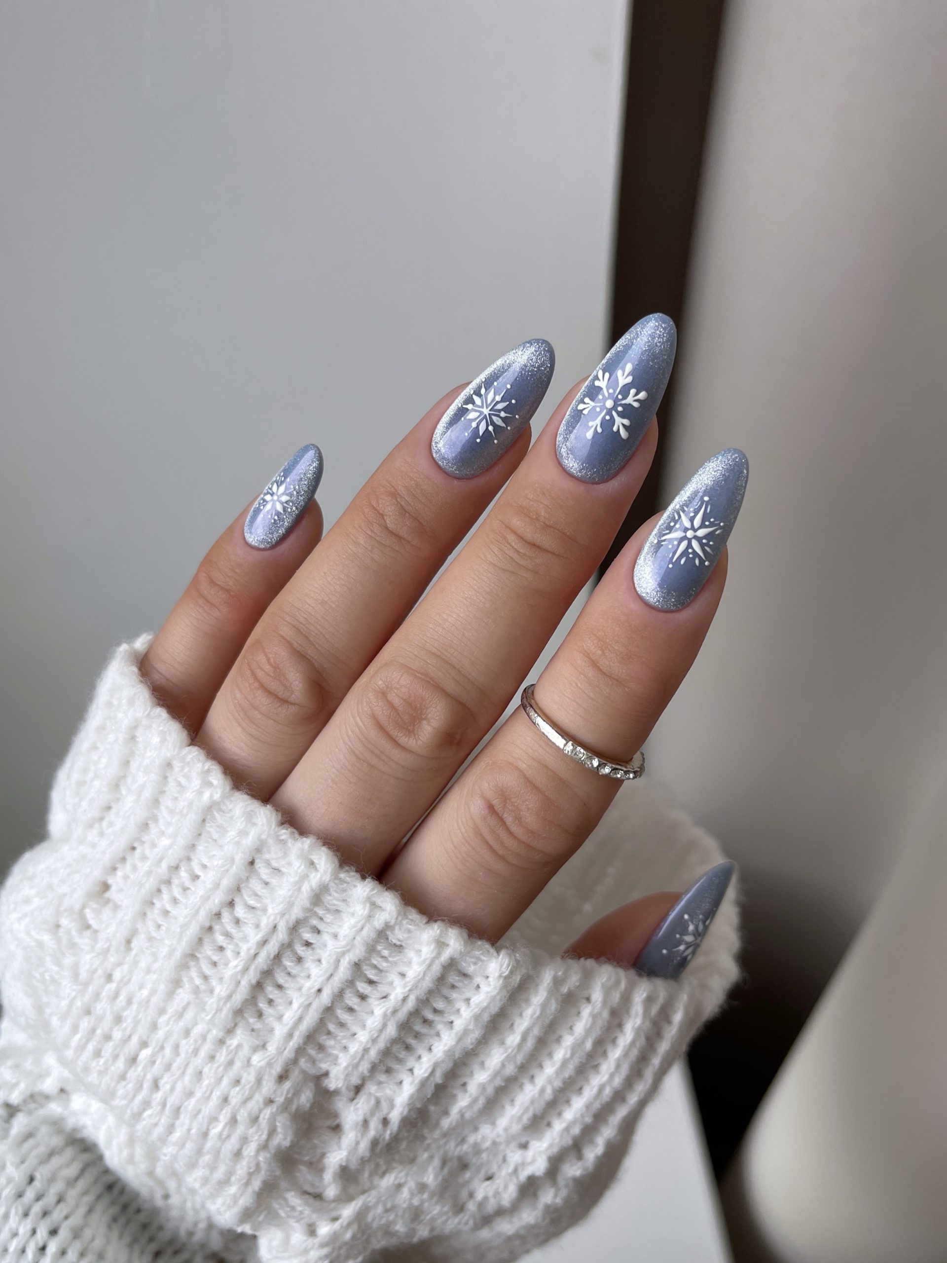 Shimmer Cat-Eye Effect Visual Idea — Winter Ombre Nails