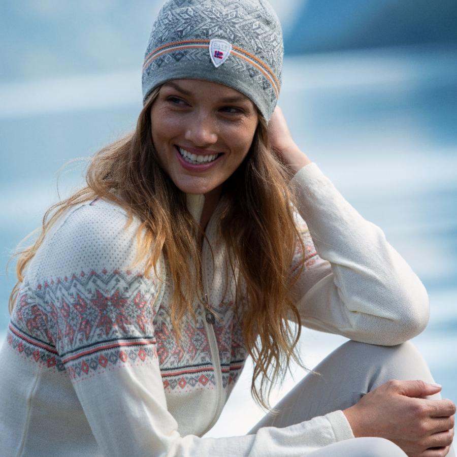 Nordic-Patterned Knit Jacket for Cozy Layers Nordic-Patterned Knit Jacket for Cozy Layers β Scandinavian Winter Outfits