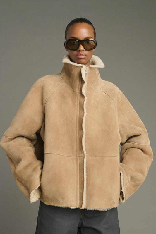 Beige Shearling Jacket with High Collar and Contrasting Cream Lining — Shearling Coat Outfits