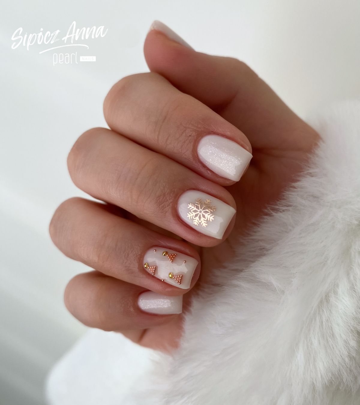 Pearlescent White Gold Snowflake Short Nails Pearlescent White Gold Snowflake Short Nails β Christmas Acrylic Nails 2026