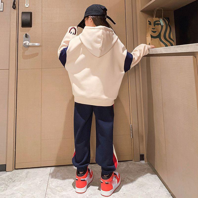 Sporty Casual: Cream Hoodie and Sweatpants Set Sporty Casual: Cream Hoodie and Sweatpants Set β Korean Winter Outfits