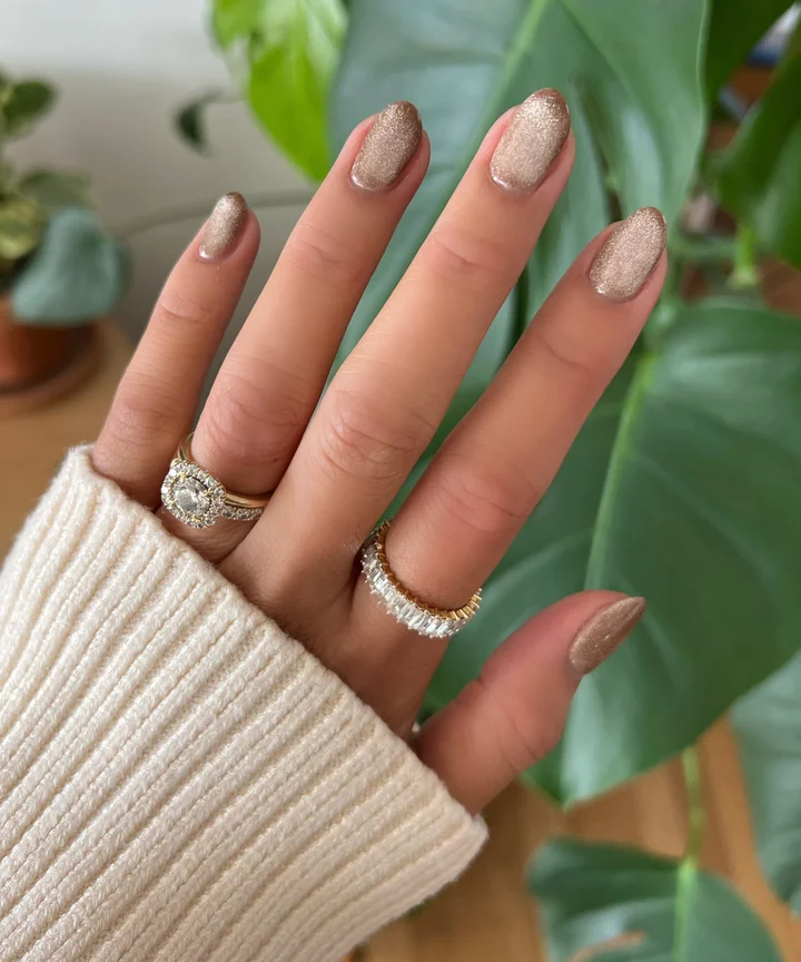 Short Oval Champagne Gold Glitter Short Oval Champagne Gold Glitter β Winter Gold Nails