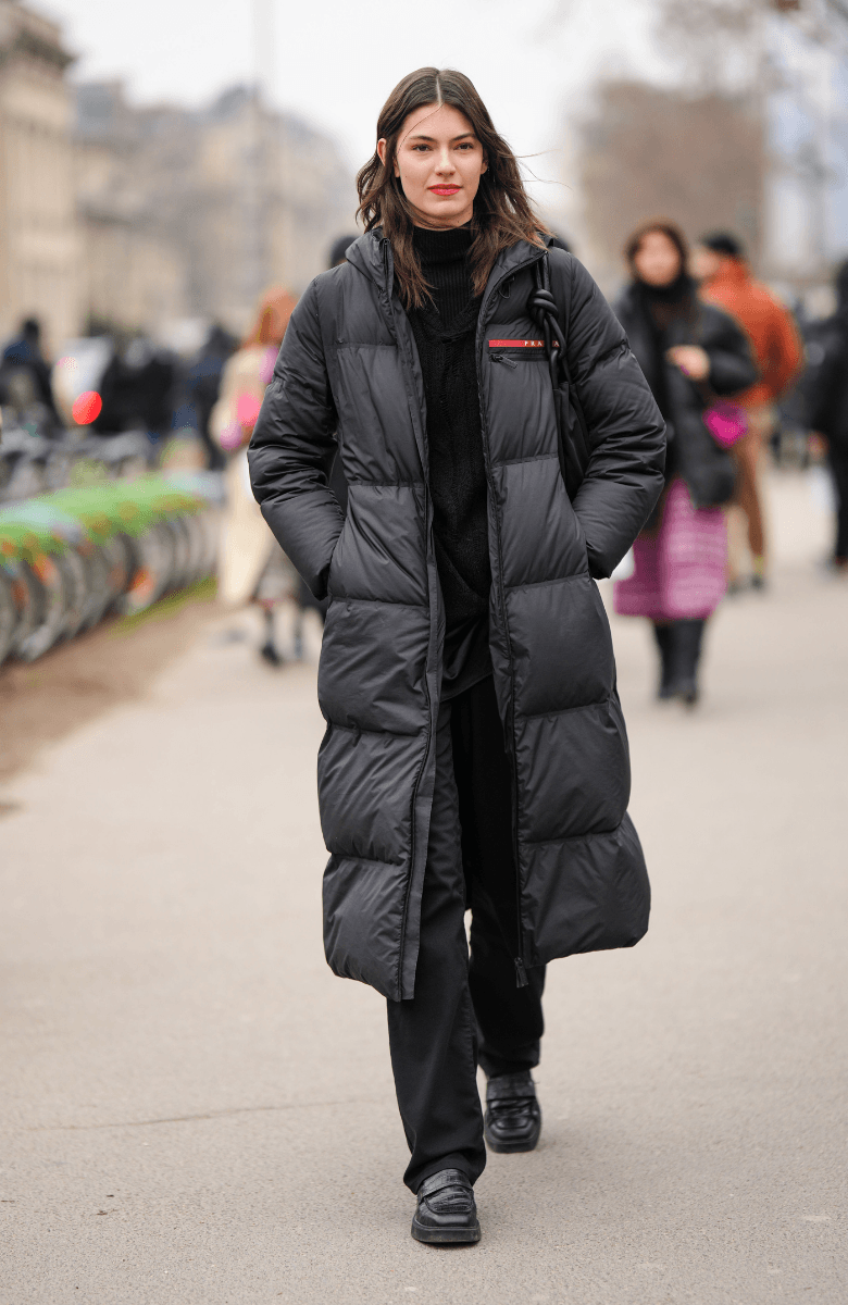 Monochromatic Black Long Puffer Coat And Turtleneck — Long Puffer Coat Outfits