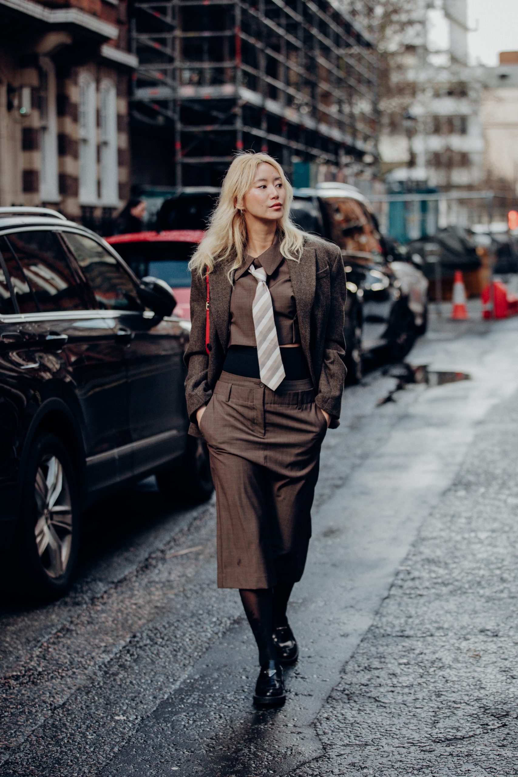 Tweed Blazer and Tie with Wide-Leg Trousers Tweed Blazer and Tie with Wide-Leg Trousers β Winter Work Outfits