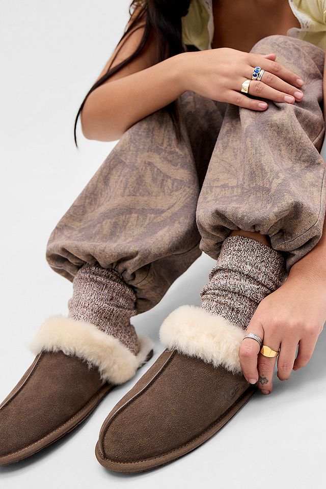 Cozy Loungewear: UGG Scuffette II Slippers Cozy Loungewear: UGG Scuffette II Slippers β Ugg Slippers Outfits
