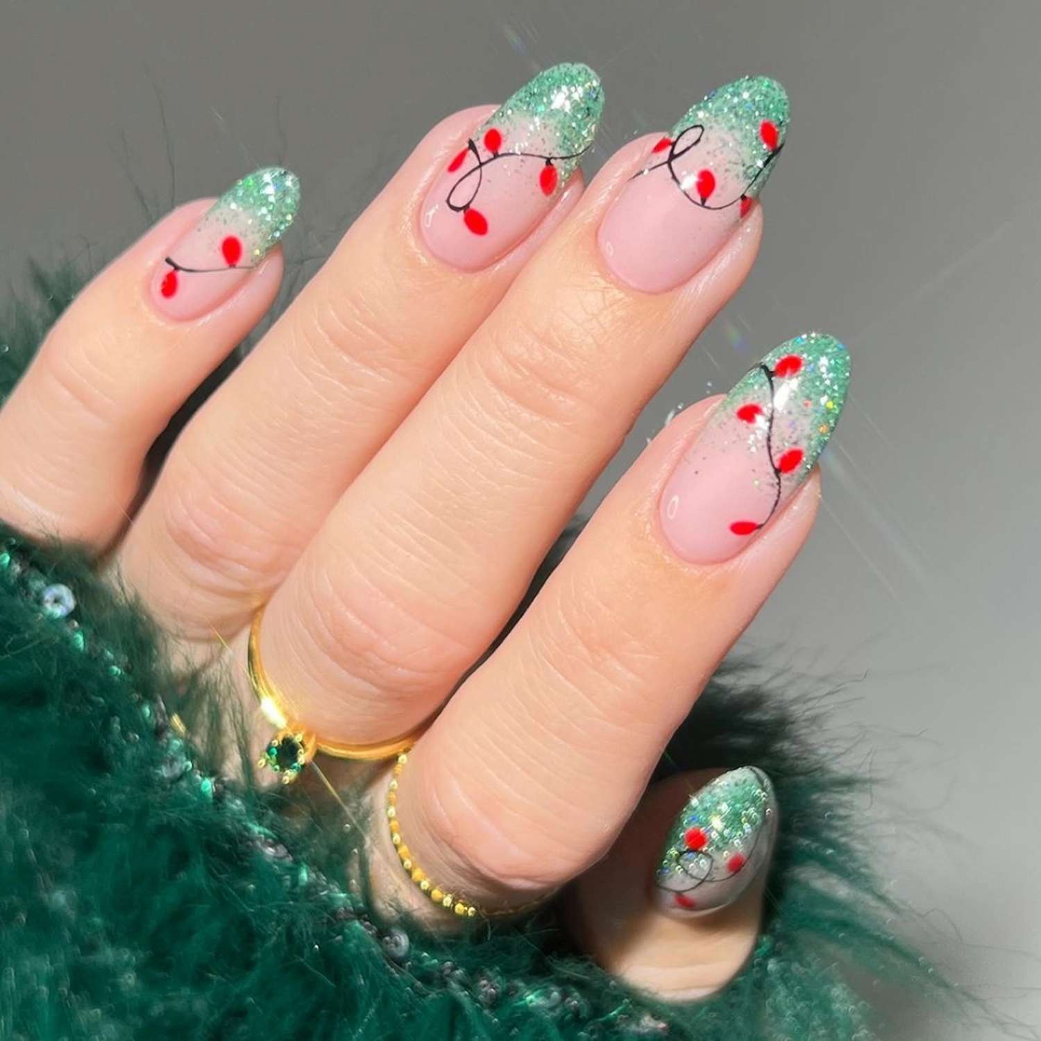 Green Glitter Gradient String Lights Nails Green Glitter Gradient String Lights Nails β Easy Christmas Nails 2026