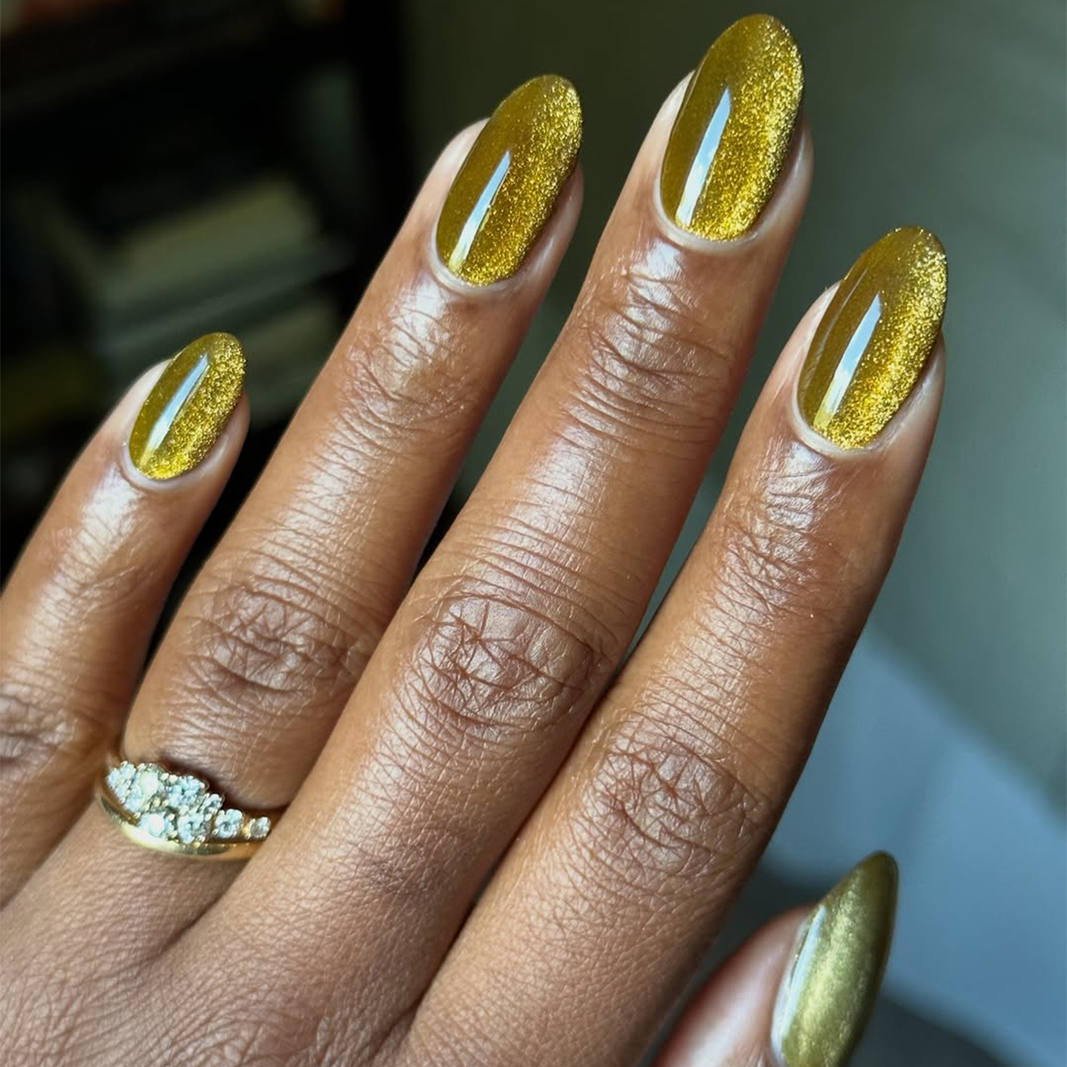 Metallic Gold Cat-Eye Oval Nails Metallic Gold Cat-Eye Oval Nails β Christmas Nails for Women Over 50 2026