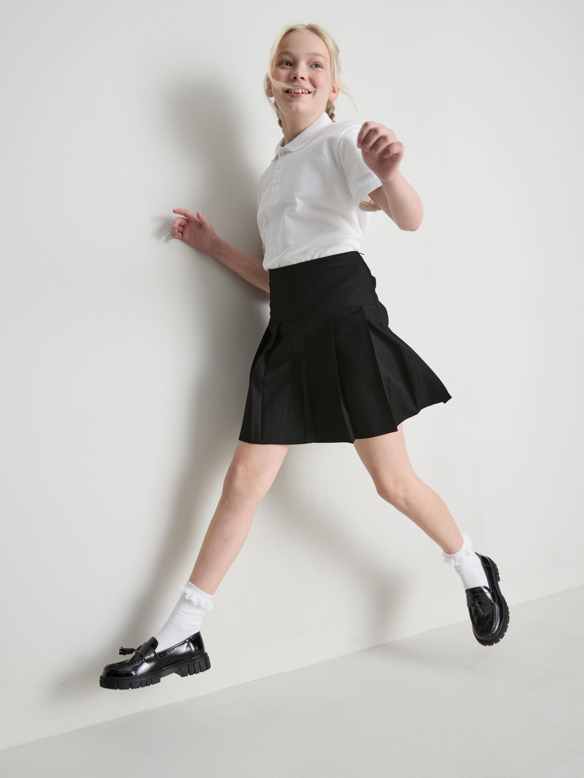 Pleated Skirt and Loafers for a Classic Preppy Uniform — Winter College Outfits