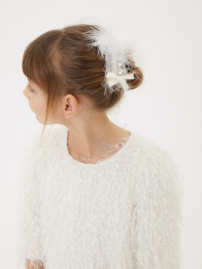 Blunt Bob With Feather Clip Blunt Bob With Feather Clip β Winter Hairstyles for Kids