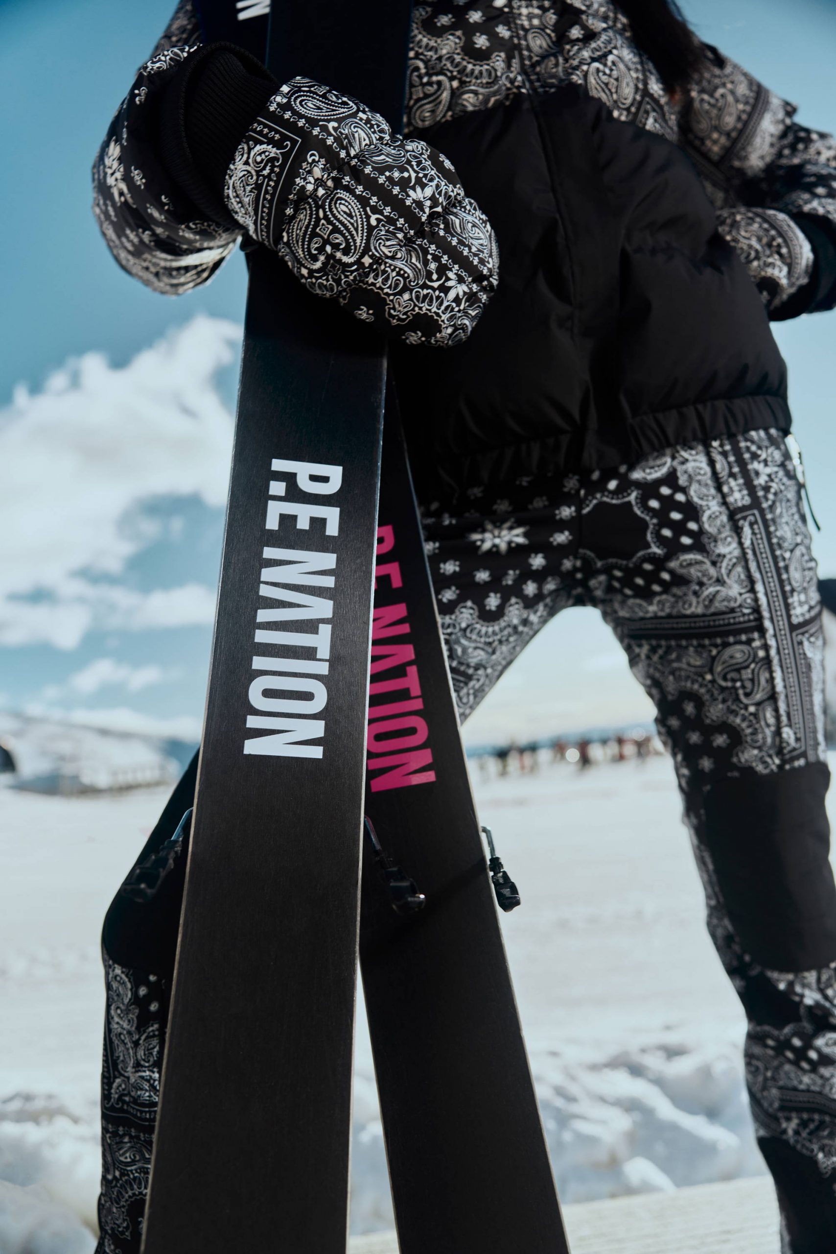 Bold Paisley Print Ski Pants and Puffer Jacket Bold Paisley Print Ski Pants and Puffer Jacket — Ski Outfits