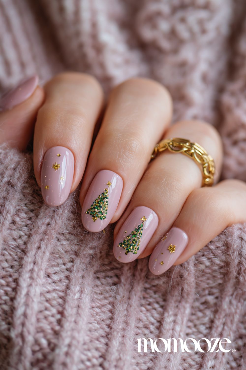 Sparkling Christmas Tree Oval Nails Sparkling Christmas Tree Oval Nails β Simple Short Christmas Nails 2026