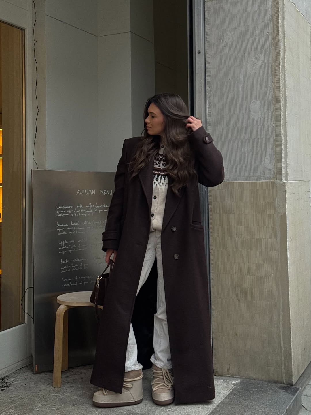 Long Wool Coat and Fair Isle Cardigan for a Sophisticated Apres Ski Long Wool Coat and Fair Isle Cardigan for a Sophisticated Apres Ski β Apres Ski Outfits