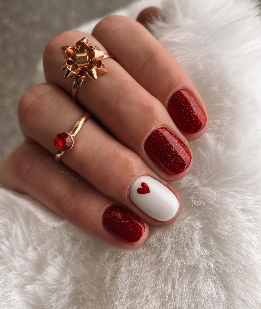 Short Oval Red Glitter Heart Short Oval Red Glitter Heart β Winter Nail Art Simple