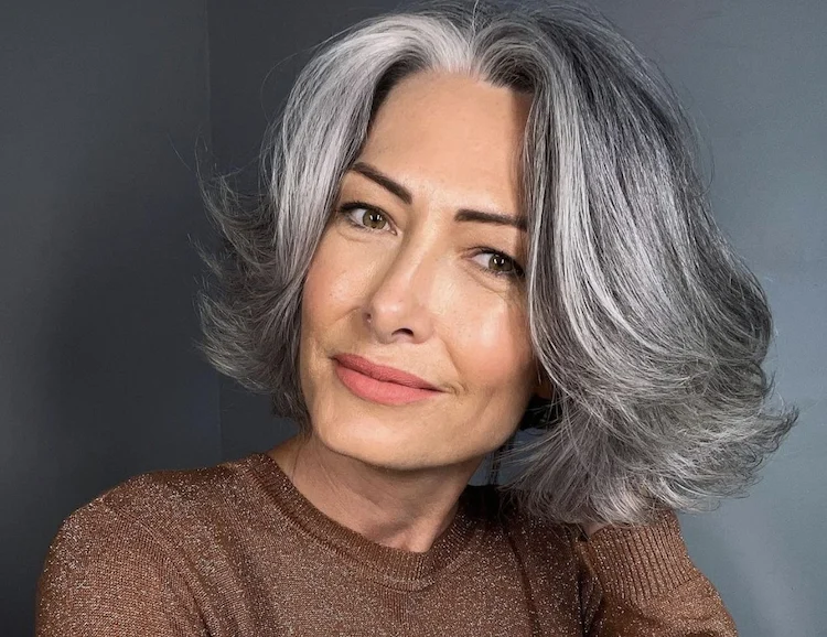 Fine Wavy Bob With Silver Highlights Fine Wavy Bob With Silver Highlights β Gray Blending Highlights