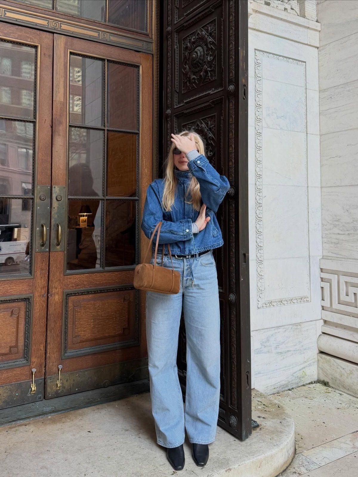 Black Pointed-Toe Heels Coordinated Denim Jacket and Jeans Black Pointed-Toe Heels Coordinated Denim Jacket and Jeans β barrel leg jeans outfits