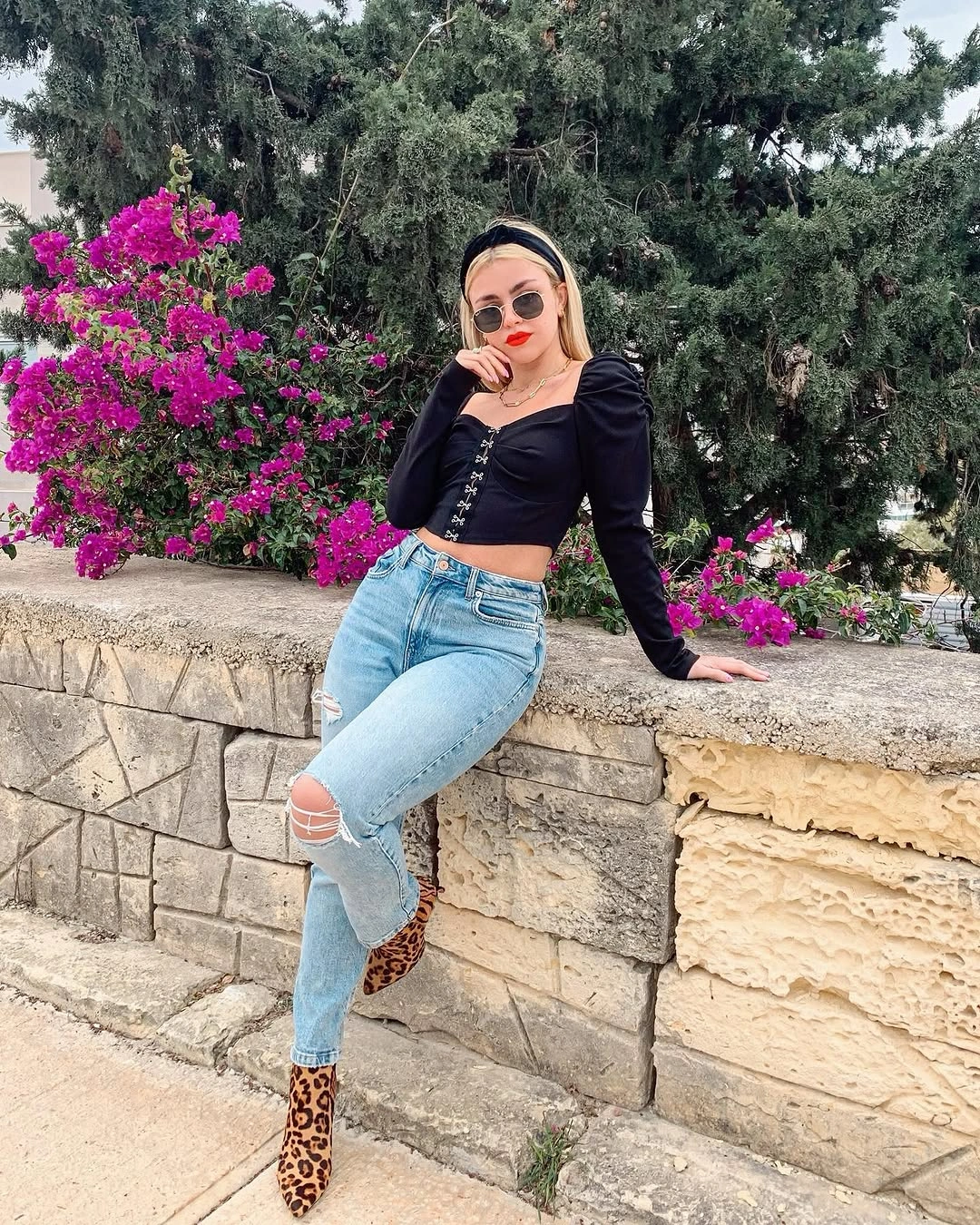 Black cropped top with ripped jeans and leopard-print ankle boots