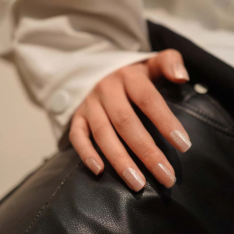 Champagne Cat Eye Glitter Short Square — Winter Champagne Nails