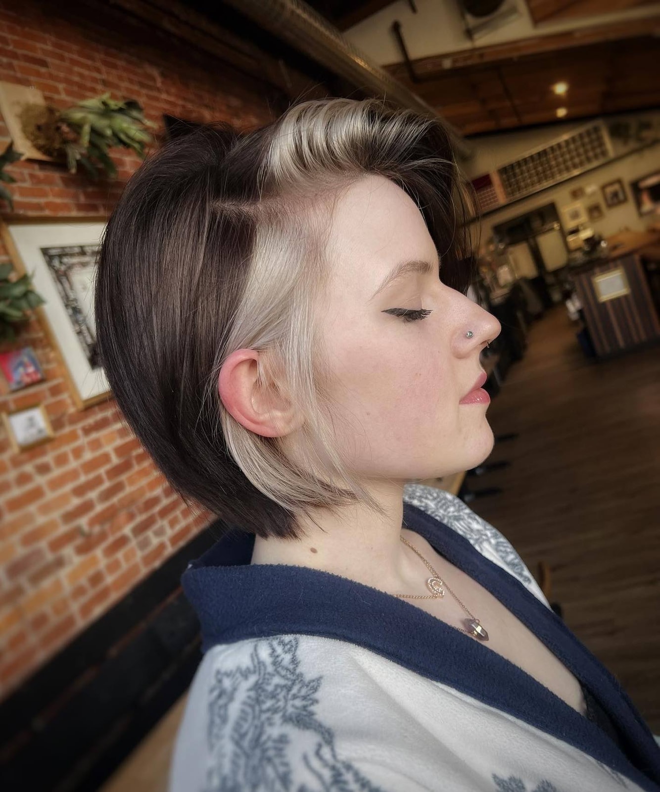 Asymmetrical Blonde Money Piece Bob — money piece highlights