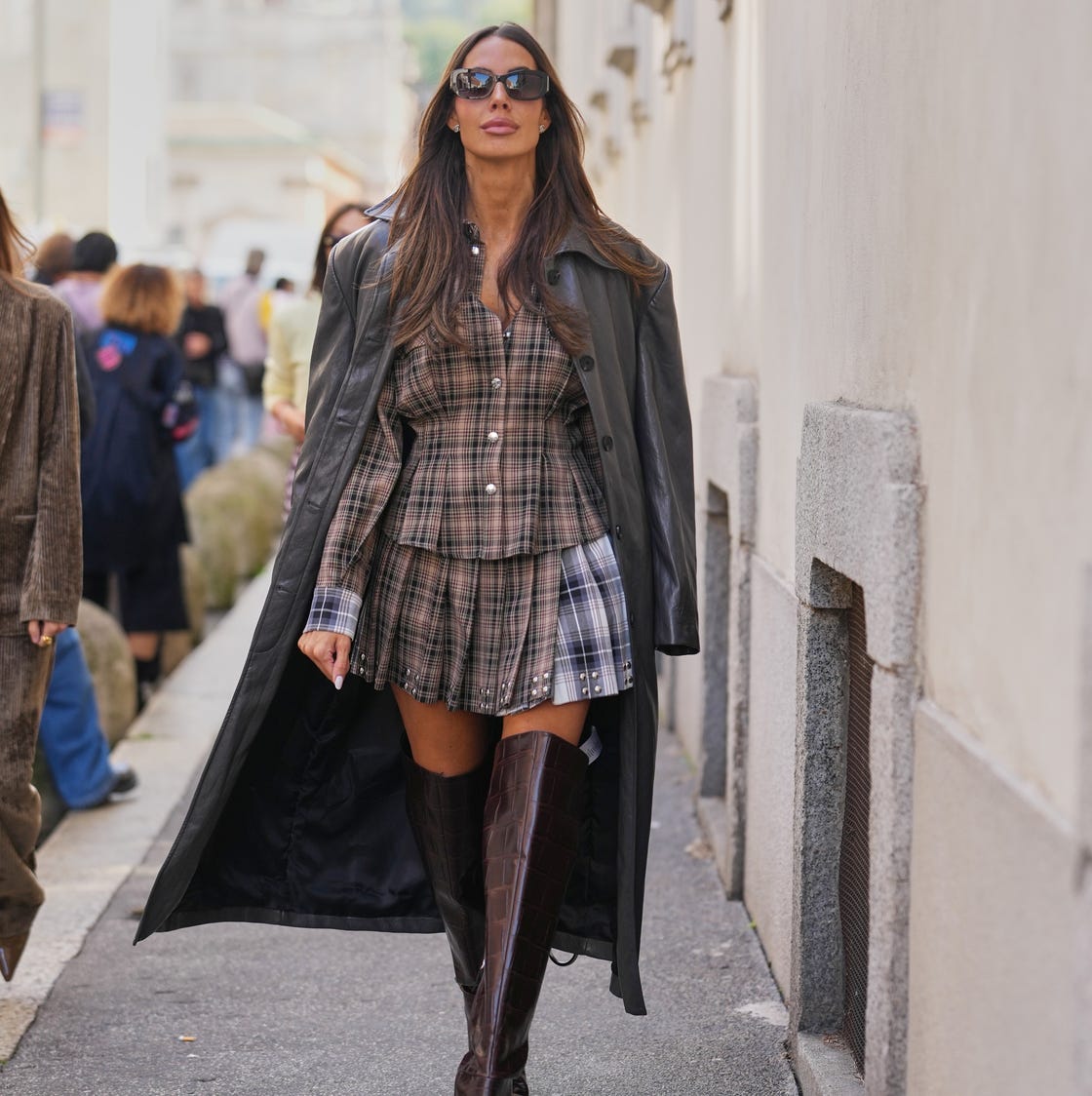 Plaid Mini Skirt with Leather Trench and Tall Boots Plaid Mini Skirt with Leather Trench and Tall Boots β plaid skirt outfits